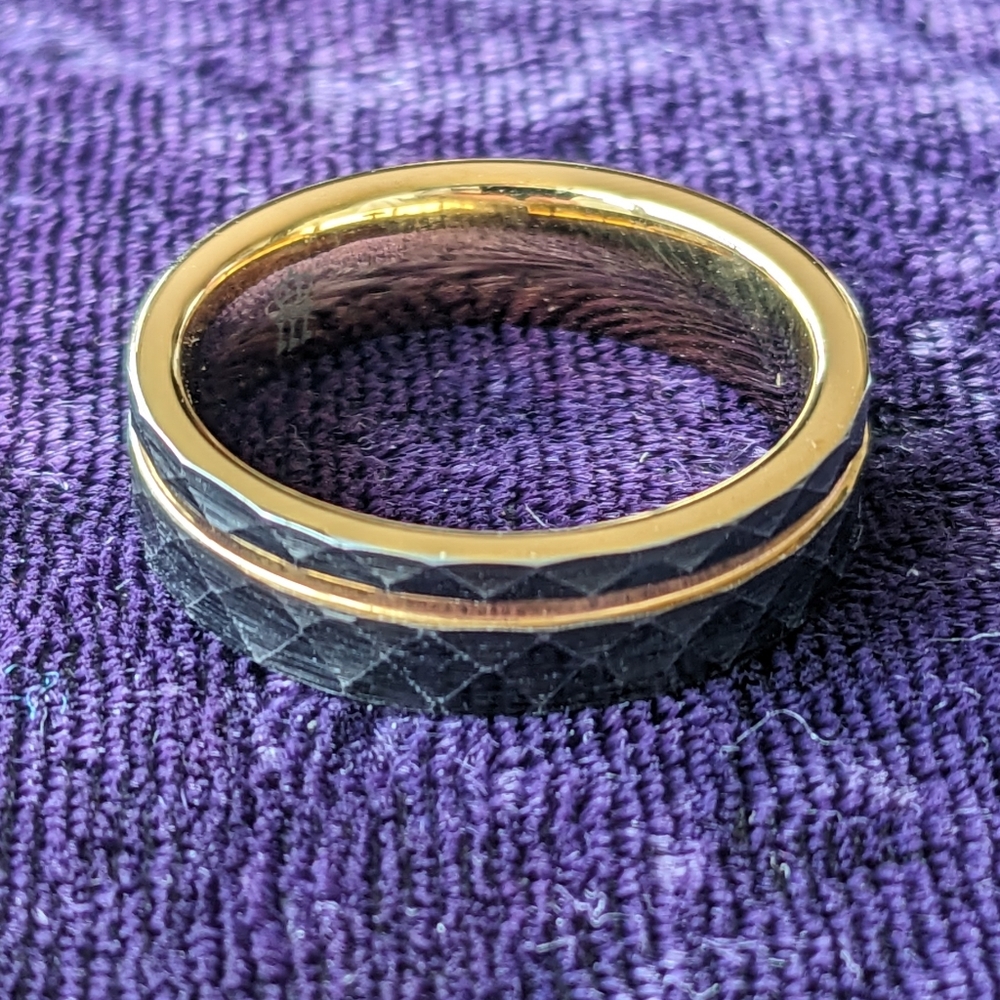Men's Tungsten Carbide Band Ring In Black With 18K Gold Plating, Size 9